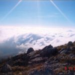 Sunčevi zraci koji se probijaju kroz oblake