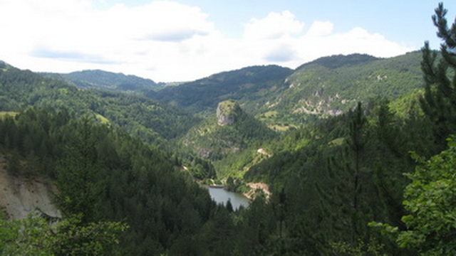 Jezero Stena grad Planina Tara i Zaovine by Zlatko Šćepanović