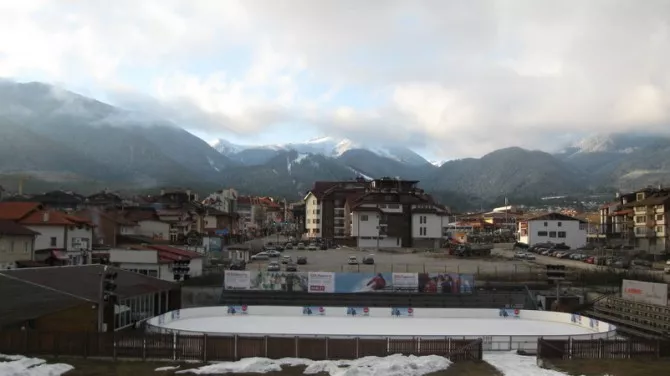 Bansko centar grada - Pogled iz hotela na klizalište u centru grada