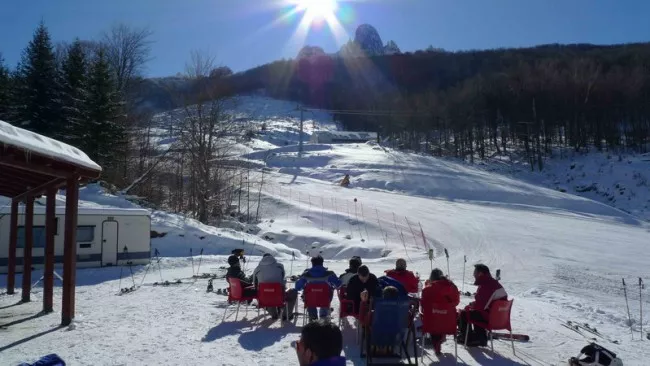 Kafe na stazi Konjarnik - Babin zub i skijanje na staroj planini Kafe na stazi Konjarnik - Babin zub i skijanje na staroj planini