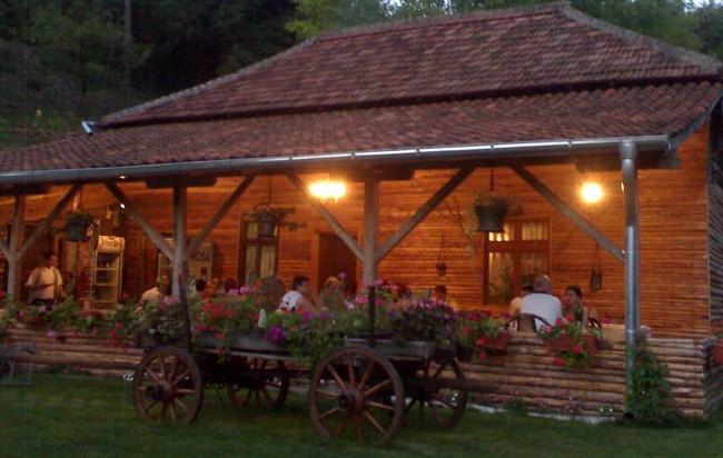 Lisine - Etno restoran spolja