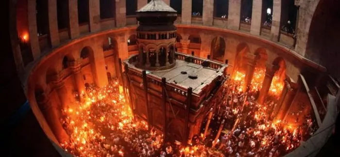 Sveta Vatra Velika subota silazak plamena Svetog Duha u Jerusalimu Sveta Vatra Velika subota silazak plamena Svetog Duha u Jerusalimu