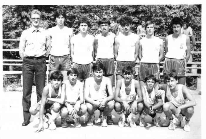 Kadetski tim Radnicki iz 1982 godine trener Finac i mladi Aleksandar Saša Djordjević Kadetski tim Radnicki iz 1982 godine trener Finac i mladi Aleksandar Saša Djordjević