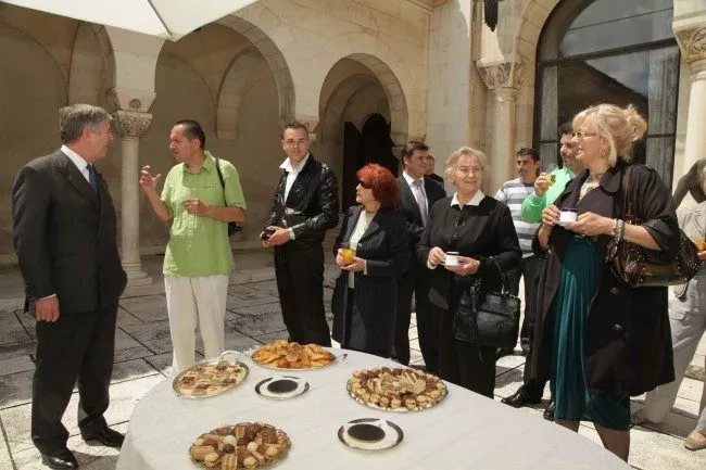 NjE Prestolonaslednik Karadjordjevic i Predsednik Udruzenja gospodin Petrovic