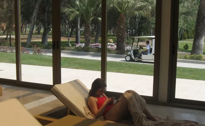 Sani resort bazen i pogled na park