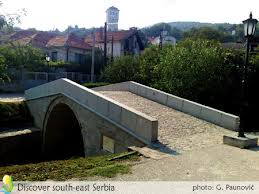 Beli most. U vidiku zvonik manastira Sveti Nikola.