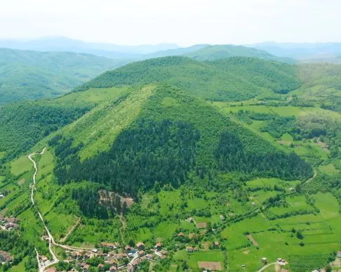 Bosanske piramide sunca i meseca Visoko Bosna istina ili laž Bosanske piramide sunca i mjeseca Visoko Bosna istina ili laž