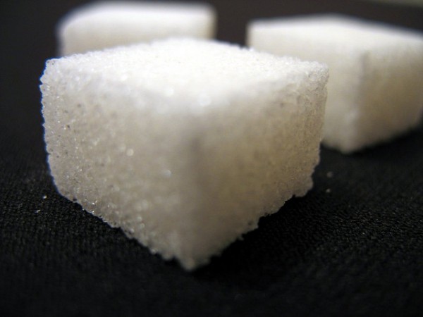 Kocka šećera beli šećer kao droga i otrov zavisnost