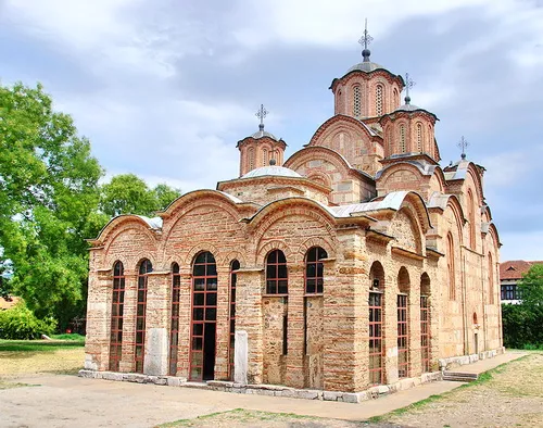 Verujem u Boga i vernik sam ali mi ne treba Crkva srpski manastir Gračanica Verujem u Boga i vernik sam ali mi ne treba Crkva pravoslavni manastir Gračanica