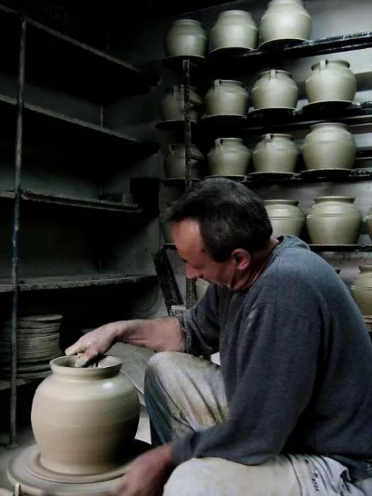 Grnčarija Zlakusa, grnčar Bibila Nikitović, photo by Vladimir Mijailović Grnčarija Zlakusa, grnčar Bibila Nikitović, photo by Vladimir Mijailović