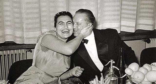 Feljton Josip Broz Tito i Jovanka kult ličnosti Mi smo Titovi, Tito je naš .. #5 Feljton Josip Broz Tito i Jovanka kult ličnosti Mi smo Titovi, Tito je naš .. #5