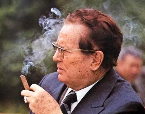 Feljton Josip Broz Tito i kult ličnosti Mi smo Titovi, Tito je naš 3 Feljton Josip Broz Tito i kult ličnosti Mi smo Titovi, Tito je naš 3