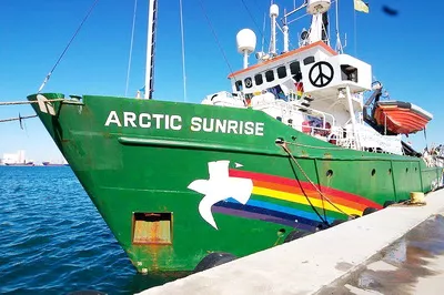 Gluvo doba - Grinpis aktivista terorista i ekološko licemerje zelenih brod Arctic Sunrise Gluvo doba - Grinpis aktivista terorista i ekološko licemerje zelenih brod Arctic Sunrise