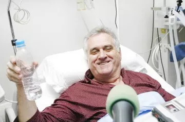 Štrajk gladju Tomislav Nikolič u krevetu