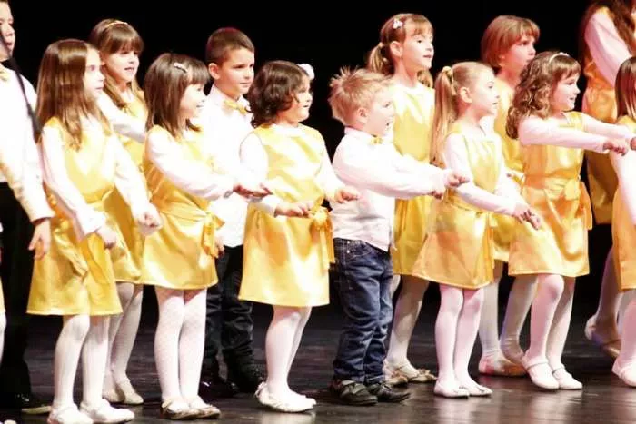 Dečiji hor Raspevane zvezdice slavi 3 rođendan Dečiji hor Raspevane zvezdice slavi 3 rođendan