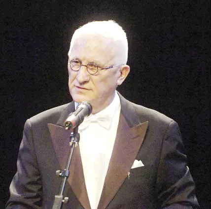 Pesnik i akademik Matija Bećković i radio intervju za Radio Beograd 1 za emisiju Sedmica