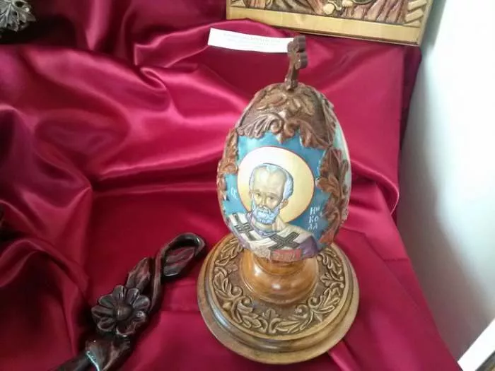 Umetnički duborez i ikonopis - duborezac Verica Rakita Kragujevac_Vaskršnje jaje i Sveti Nikola