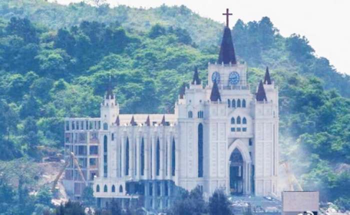 Kina srušila veliku hrišćansku crkvu Sanjiang u Jerusalimu istoka