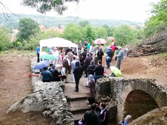 Liturgija na grobu gde su sahranjeni Sveti Ermil i Stratonik Beogradski