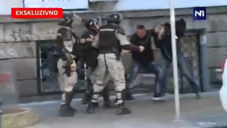 SAJ ili Samo nemoj po glavi druže plavi - Azra