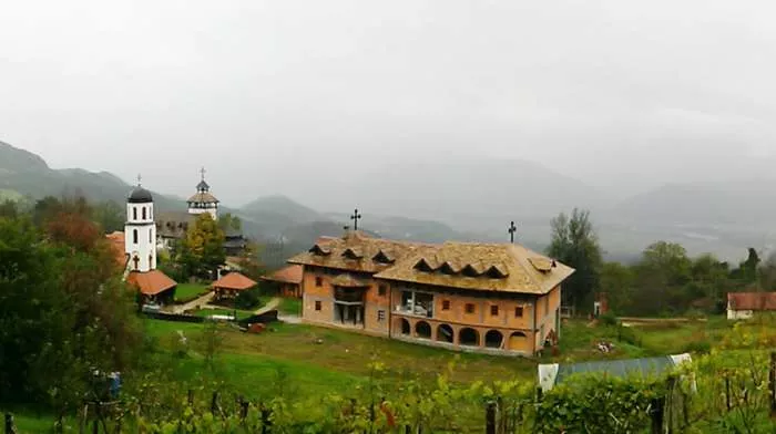 Manastir Svete Trojice Bijele vode Ljubovija i pogruženje u bure Manastir Svete Trojice Bijele vode Ljubovija i pogruženje u bure