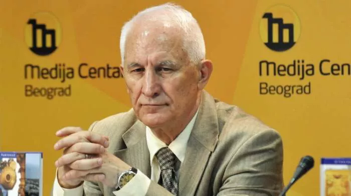 Zašto sam za kralja i monarhiju - pesnik i književnik Matija Bećković Zašto sam za kralja i monarhiju - pesnik i književnik Matija Bećković