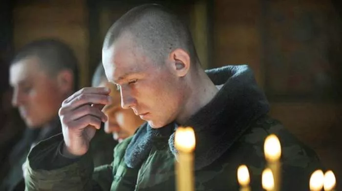 Zbog čega se krstimo rukom i osenjujemo krstom - o Bogu i veri Zbog čega se krstimo rukom i osenjujemo krstom - o Bogu i veri