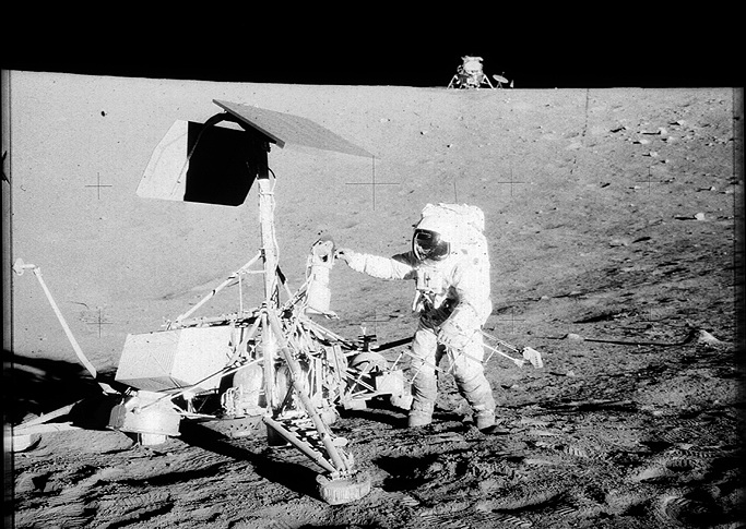 Astronaut-na-površini-Mesec-a