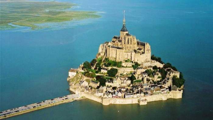 Najlepša mesta na svetu koja oduzimaju dah-Mont_St_Michel_Castle_France