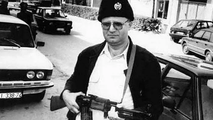 Povratak Vojislava Šešelja i pesma koju peva Beogradski sindikat Povratak Vojislava Šešelja i pesma koju peva Beogradski sindikat