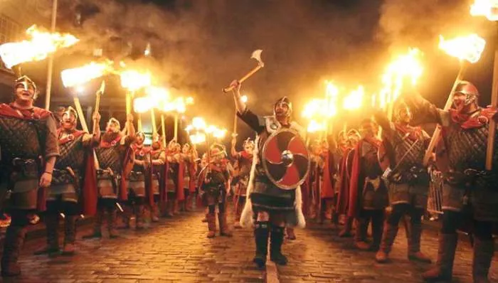 Hogmany proslava Nove godine u Škotskoj - čudni običaji za Novu godinu širom sveta Hogmany proslava Nove godine u Škotskoj