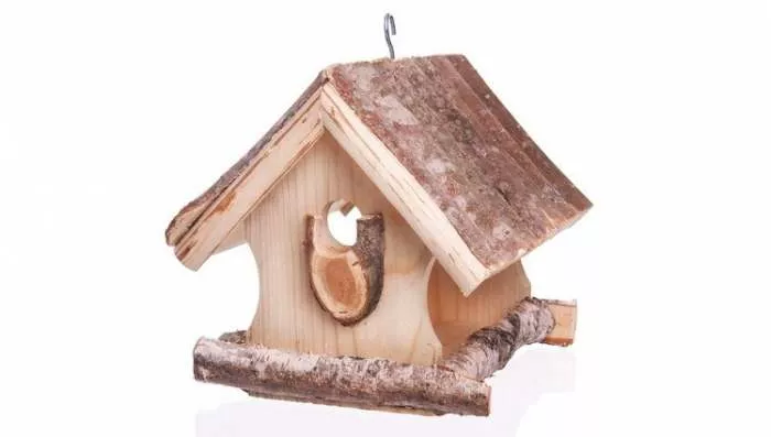 Kućica za ptice i beogradski vrabac Kućica za ptice i beogradski vrabac