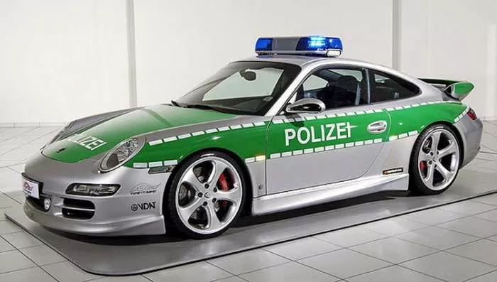 Mladim vozačima do 21 godine zabranjena noćna vožnja German Police Porsche 911 Mladim vozačima do 21 godine zabranjena noćna vožnja German Police Porsche 911