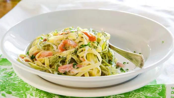 Recept za Taljatele sa dimljenim lososom Recept za Taljatele sa dimljenim lososom