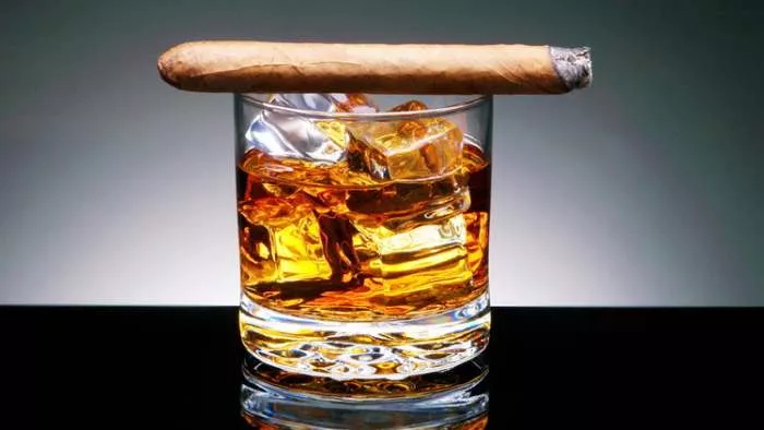 Viski i tompus - kafanski život u Srbiji, kafana i Srbi Viski i tompus - kafanski život u Srbiji, kafana i Srbi