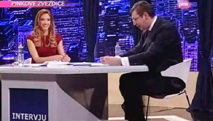 Hit parodija - reagovanje na gostovanje Vučića na Pinku kod Jovane Hit parodija - reagovanje na gostovanje Vučića na Pinku kod Jovane
