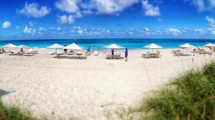 Plaža Grejs Bej, Turks i Kajkos