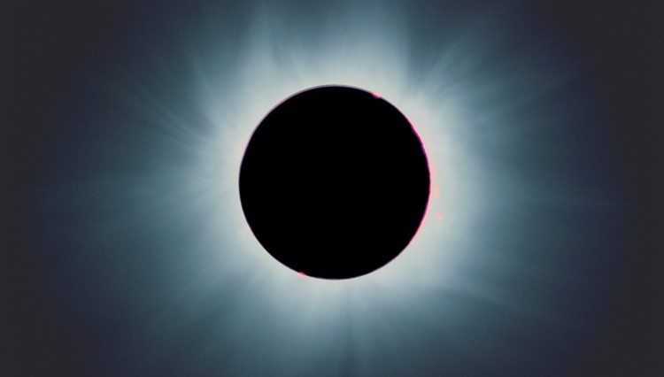 Ne gledajte u pomračenje sunca bez naočara - sutra je pomračenje Ne gledajte u pomračenje sunca bez naočara - sutra je eklipsa