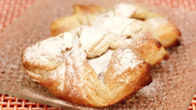 Salčići i recept za salčiće - kako se prave kiflice sa salom Salčići i recept za salčiće - kako se prave kiflice sa salom