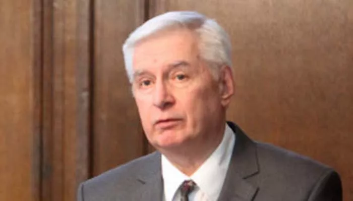 Srpski jezik i ćirilica - Akademik dr Predrag Piper Srpski jezik i ćirilica - Akademik dr Predrag Piper