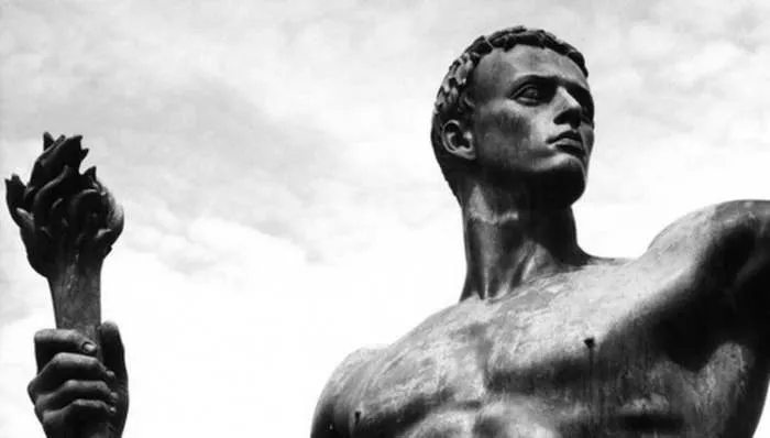 Arno Breker - skulptura Veliki nosilac baklje The Great Torchbearer Arno Breker - skulptura Veliki nosilac baklje The Great Torchbearer