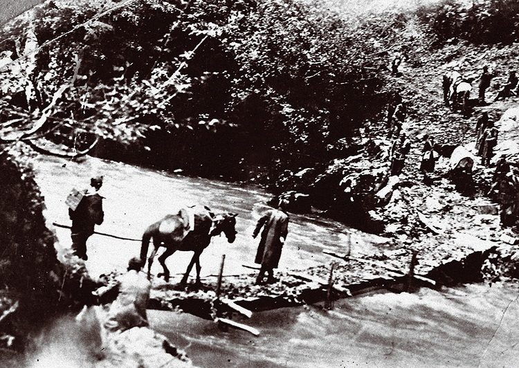 Partizani II proleterske brigade prelaze preko Sutjesdke 8 juna 1943 godine