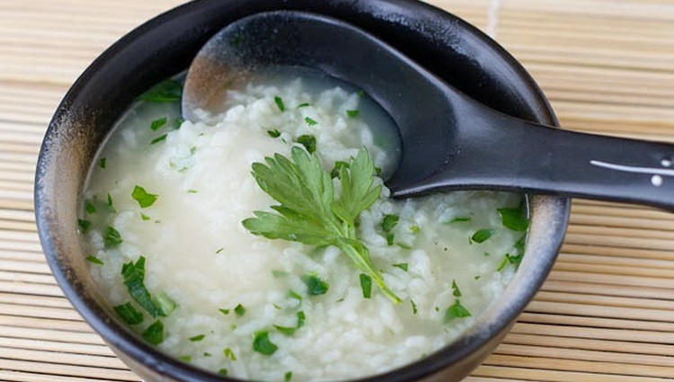Recept kako se pravi bela čorba od pirinča Recept kako se pravi bela čorba od pirinča