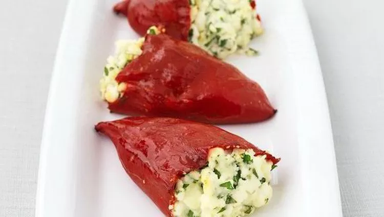 Domaći recept za posne paprike punjene pirinčem i graškom Domaći recept za posne paprike punjene pirinčem i graškom