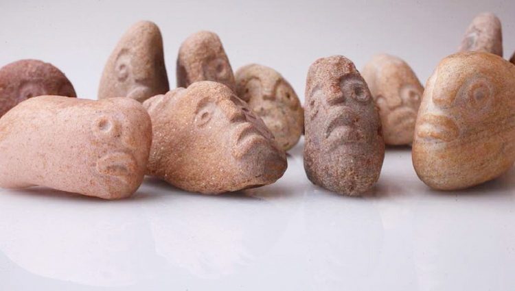 Obluci sa izložbe Lepenski oblutak, lep ko lutak Otvara se Umetnička izložba - Lepenski oblutak, lep ko lutak