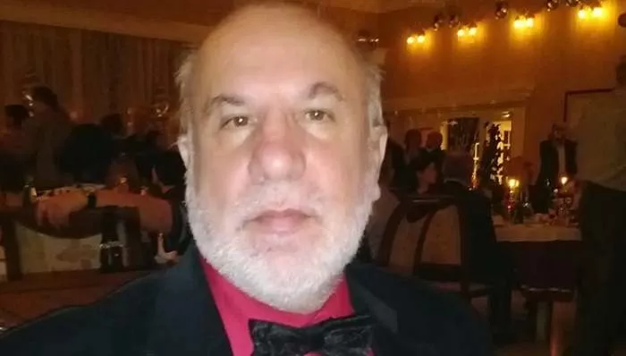 Akademski slikar mr Petar Đuza je profesor na Fakultetu umetnosi u Zvečanu, likovni kritičar i teoretičar umetnosti Akademski slikar mr Petar Đuza je profesor na Fakultetu umetnosi u Zvečanu, likovni kritičar i teoretičar umetnosti