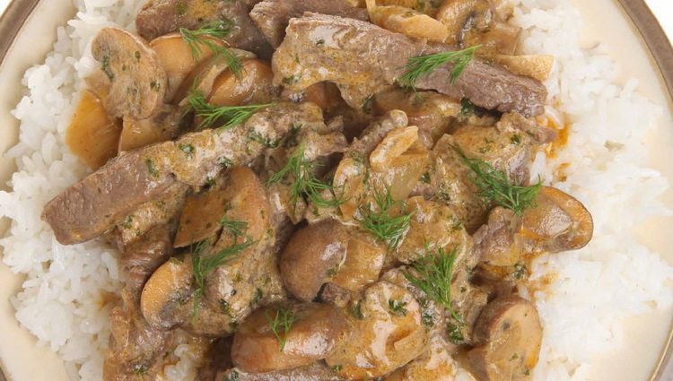Recept kako se pravi Junetina u sosu sa krompirom Recept kako se pravi Junetina u sosu sa krompirom