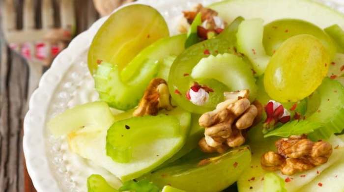 Salata od celera - Recept kako se pravi celer salata sa sirom i orasima