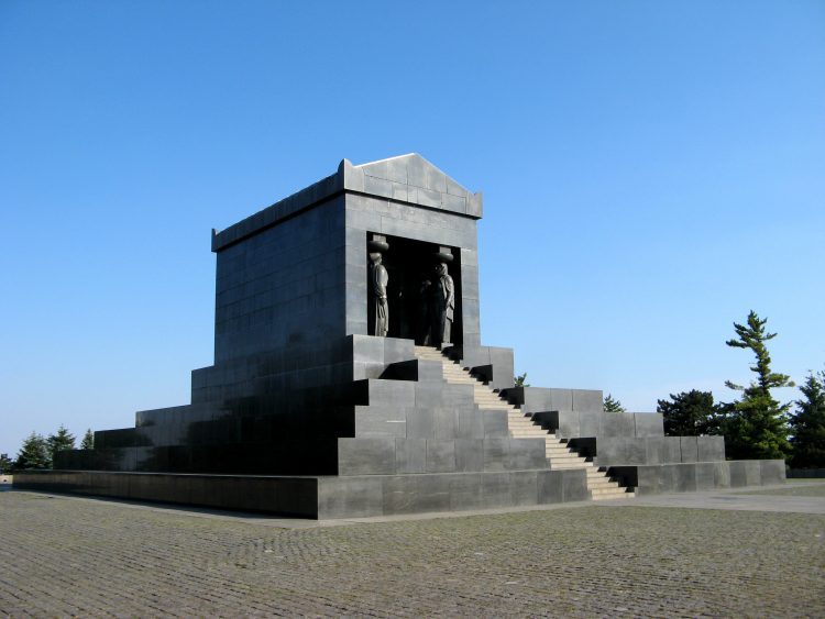 Spomenik_Neznanom_junaku_2