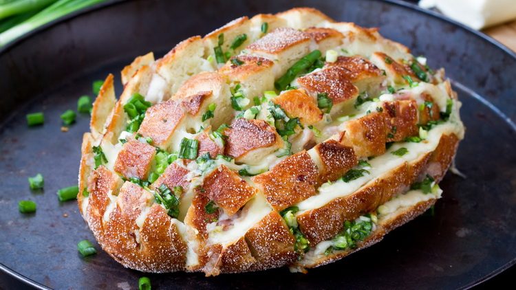 Čarobna vekna - Recept za hleb sa sirom i lukom Čarobna vekna - Recept za hleb sa sirom i lukom